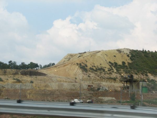 Gold panners besiege Kwekwe monuments - Mining Index Zimbabwe